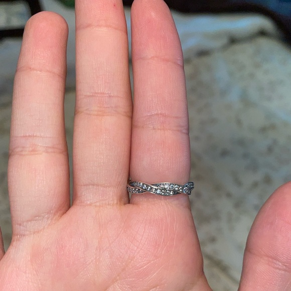 Beautiful Pandora ring - Picture 2 of 3